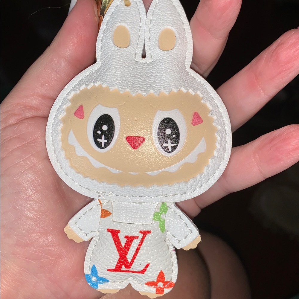 Louis Vuitton White Bunny Key Holder with Red LV Logo - Picture 3 of 5